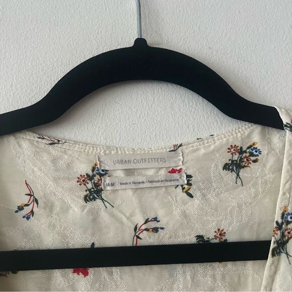 Urban Outfitters Cream Floral Ruched Top - Picture 5 of 6